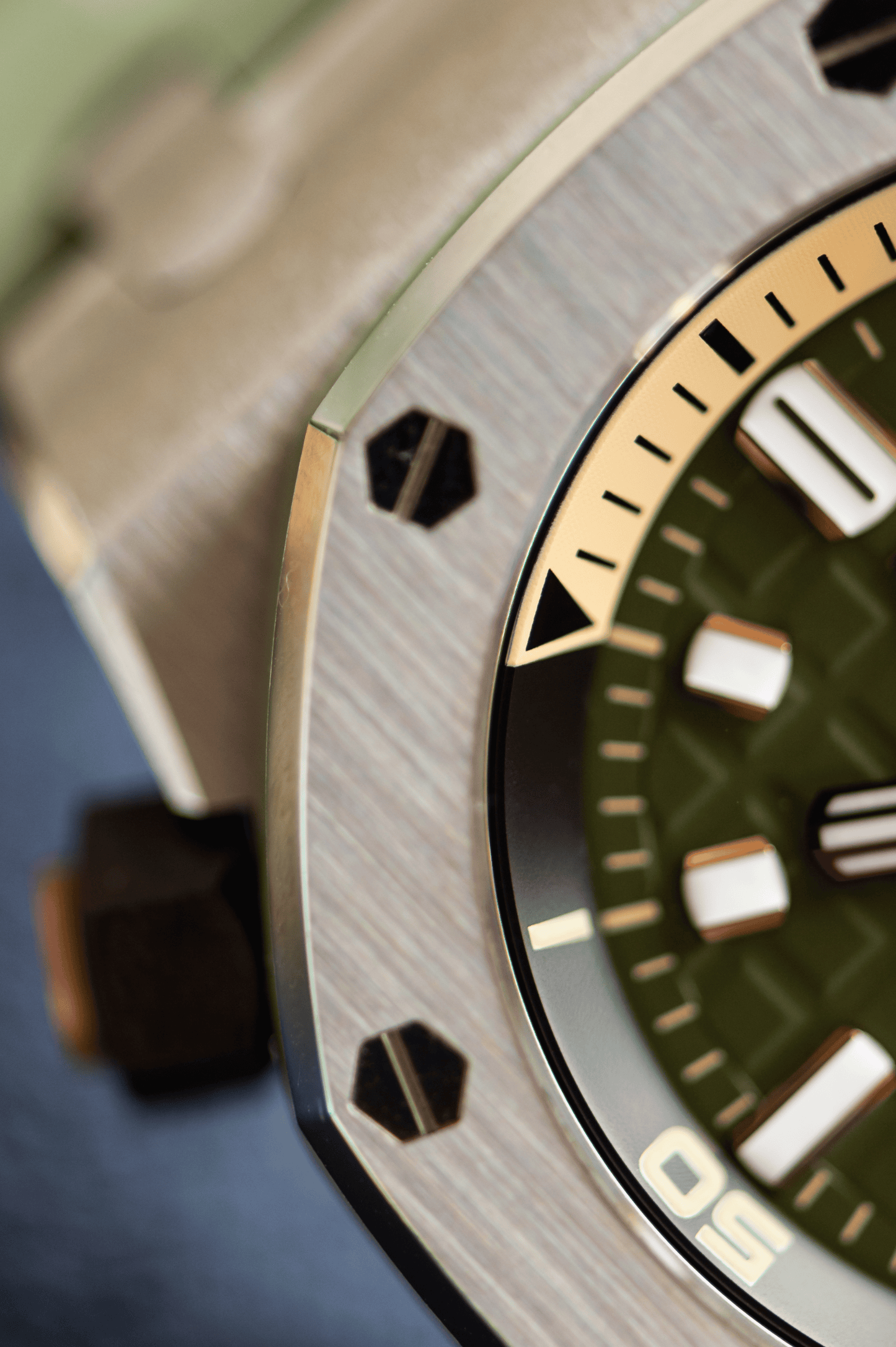 2023 Audemars Piguet Royal Oak Off Shore 42mm 15720ST.OO.A052CA.01